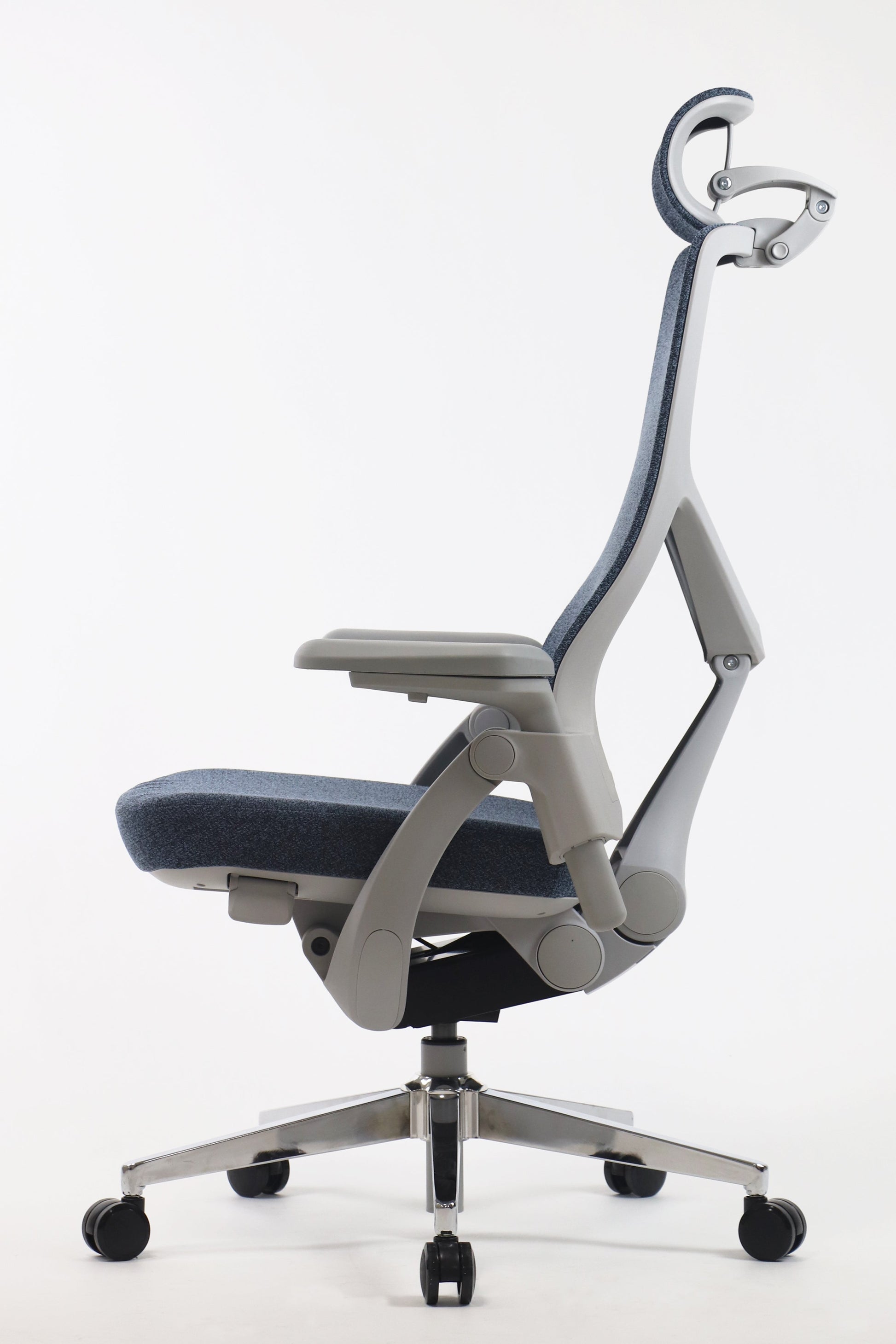 Gravity Luxury High Back Chair Cellbell